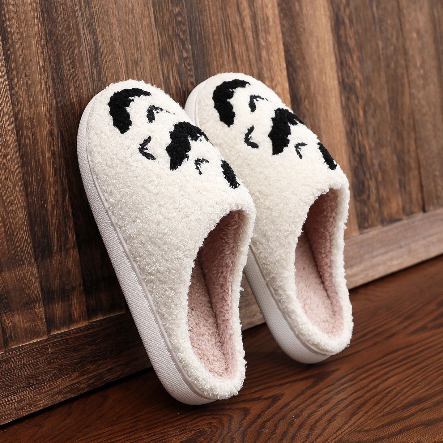 Halloween Bat Slippers – Funny Plush Indoor Shoes for Men & Women, Soft Cozy House Flats, Horror Costume Gift Idea